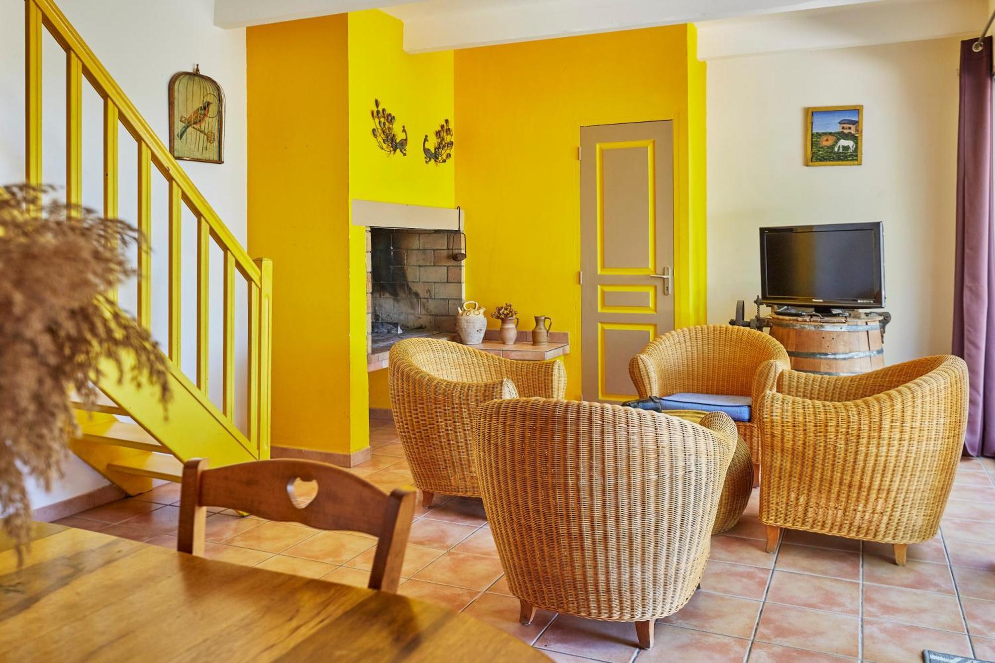 Mas Du Versadou, Dans Un Espace Naturel Protege, Piscine Couverte Chauffee Toute L'Annee, Spa Et Salle De Jeux Saint-Gilles  Room photo